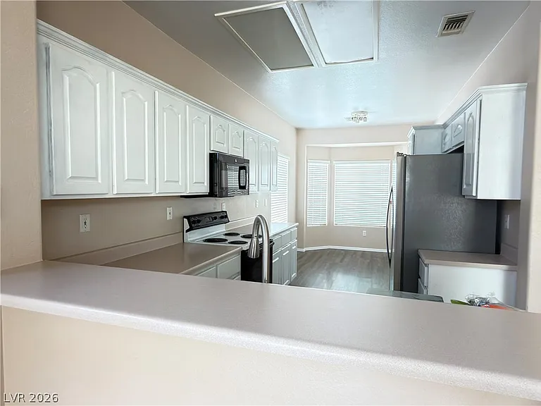 10433 Snyder Ave — Photo 5
