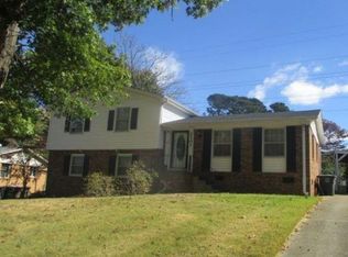 2103 Starlight Dr, Greensboro, NC 27407