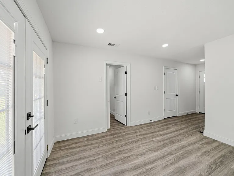 10406 Broadstairs St — Photo 14