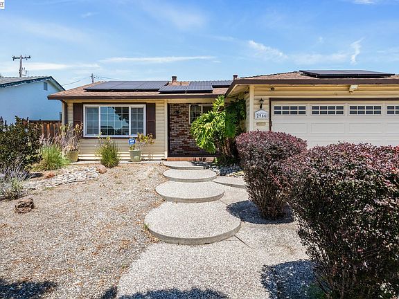 2nd image of 2966 Ridgemont Dr