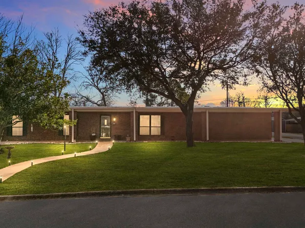 344 McKinnon Dr, Kilgore, TX 75662