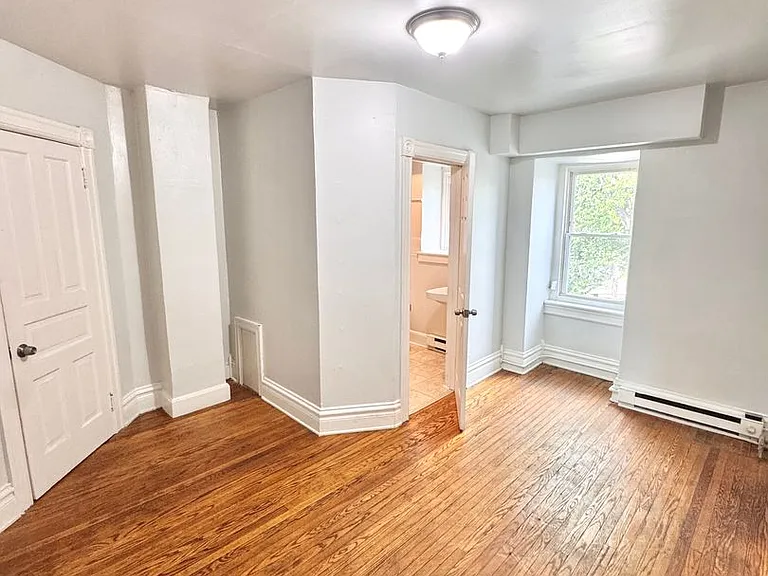 1103 W Linden St — Photo 8