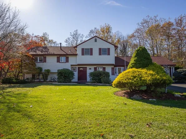 182 Foxwood Road, West Nyack, NY 10994