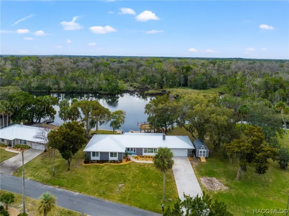 1025 N Crescent Dr, Crystal River, FL 34429