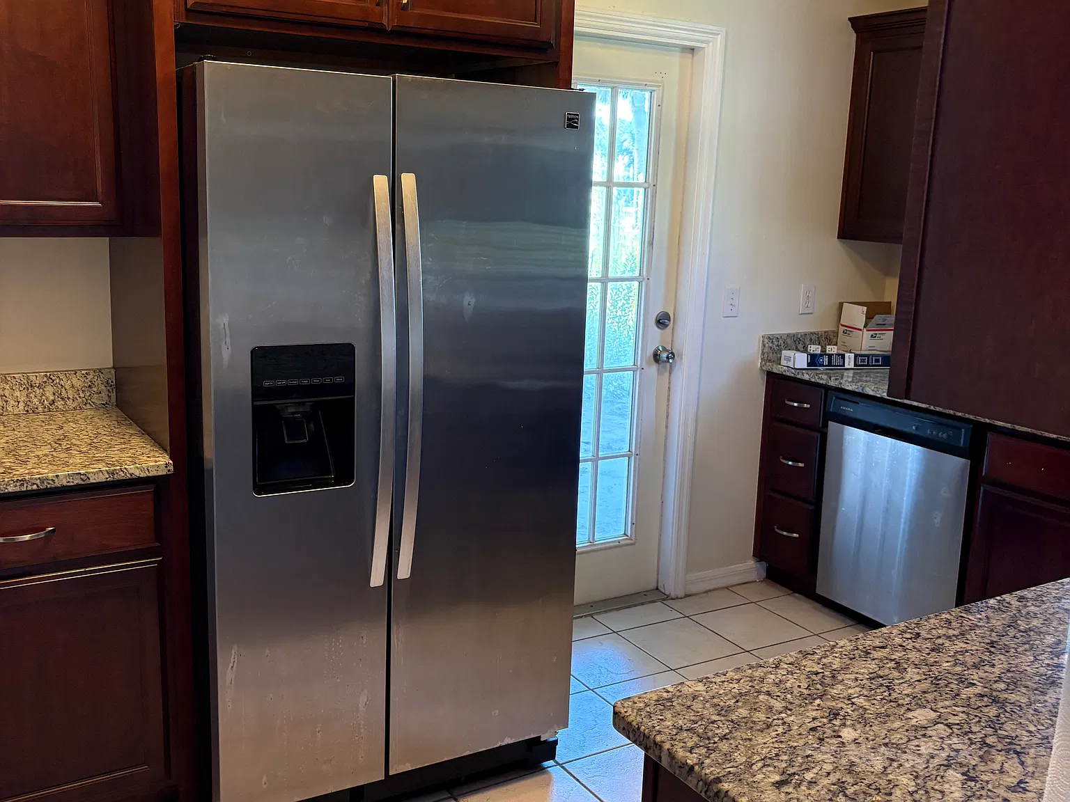 3 bed, 1000 sqft, $1,800 — Photo 3