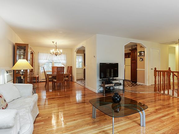 3rd image of 2171 Greenwood St
