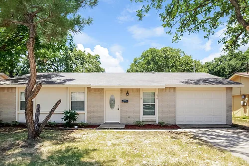 1050 Brownwood Dr Photo 1