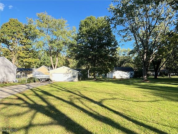 3rd image of 296 Hunter Ave