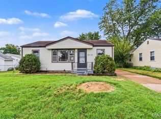 250 Maple Dr, Florissant, MO 63031