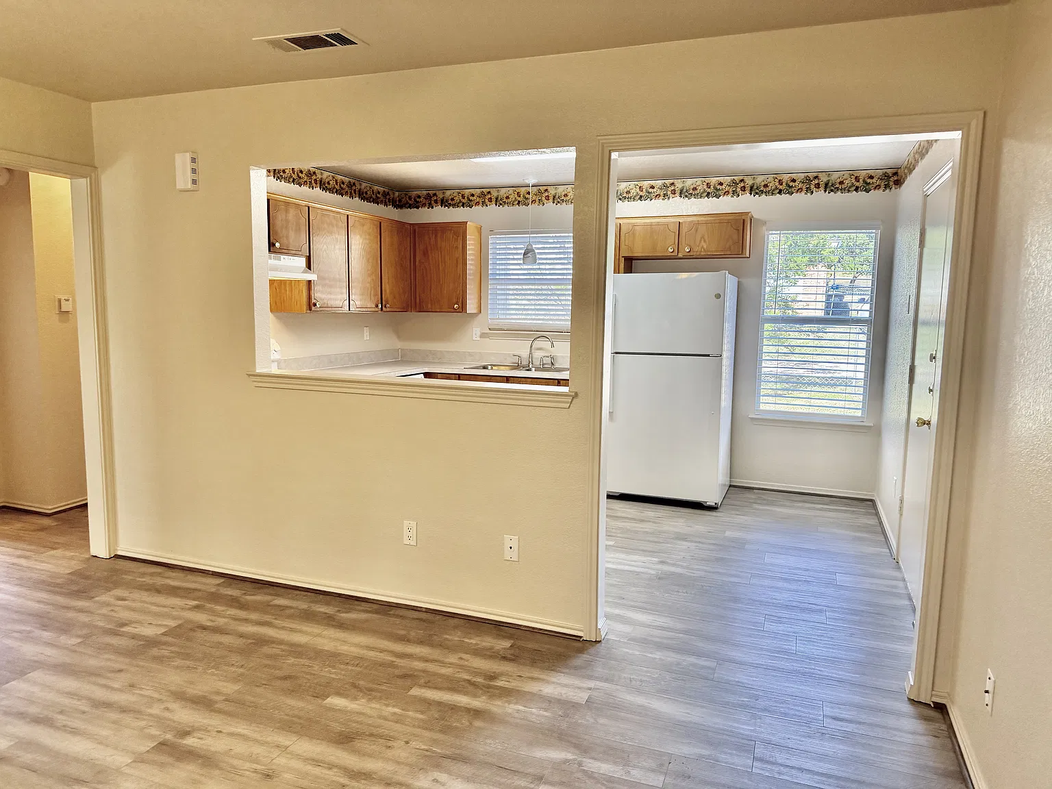 2 bed, 800 sqft, $1,025 — Photo 2