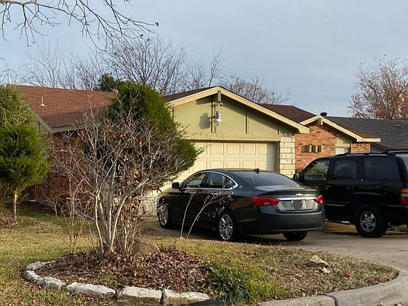 3rd image of 2223 Newbury Dr