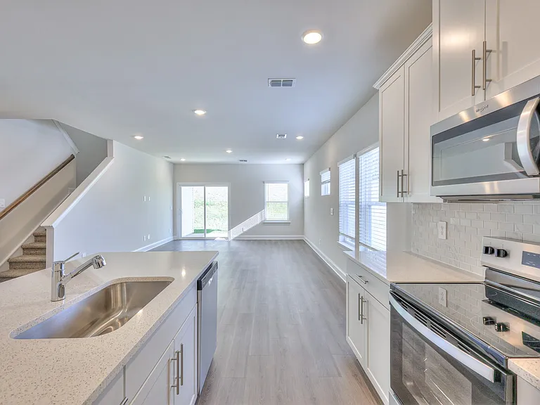 1291 Bluffton Cir — Photo 9