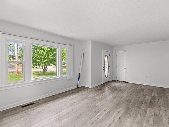 3rd image of 335 E Hillcrest Dr