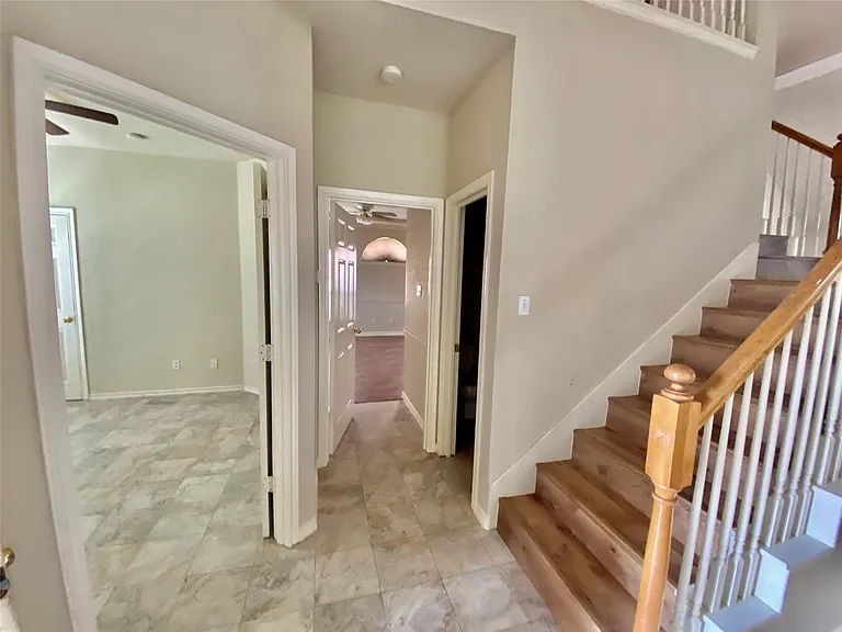 8004 Case Dr — Photo 1