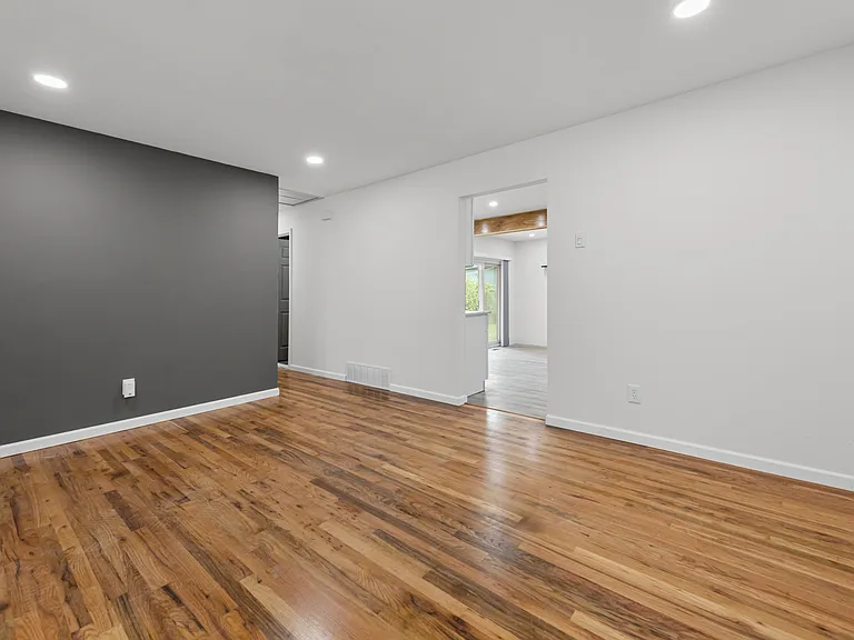 32447 Hawthorne Dr — Photo 17