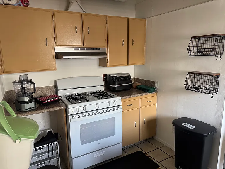 878 Warren Ave — Photo 15