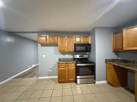 4th image of 11415 Crystal Ave