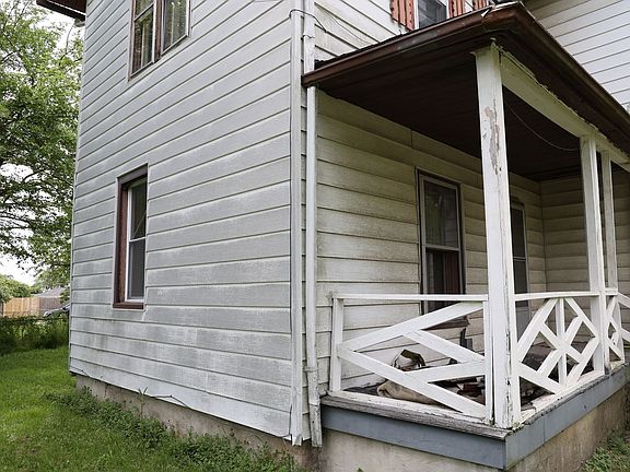 4th image of 108 W Marion St