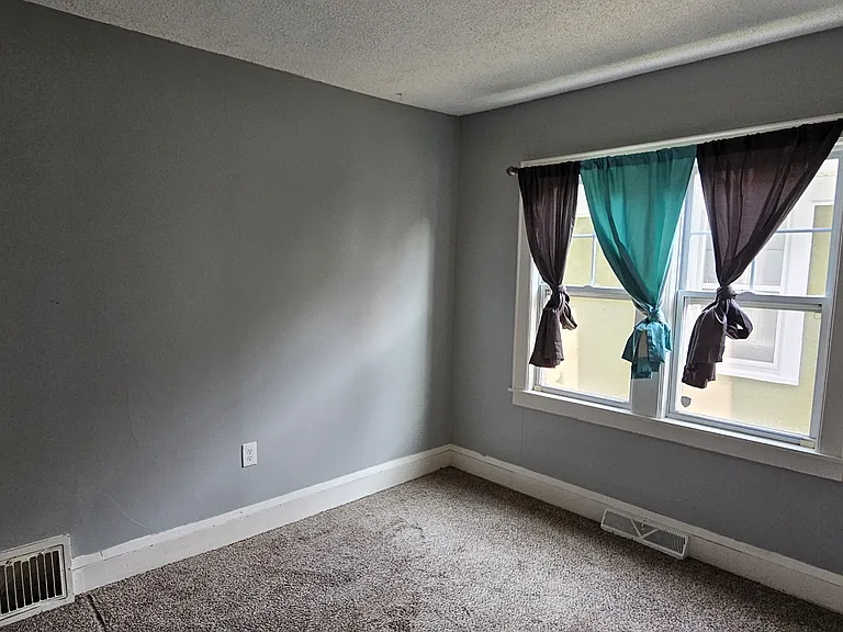 3358 Upton Ave N — Photo 8