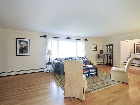 3rd image of 140 S Mountain Ave