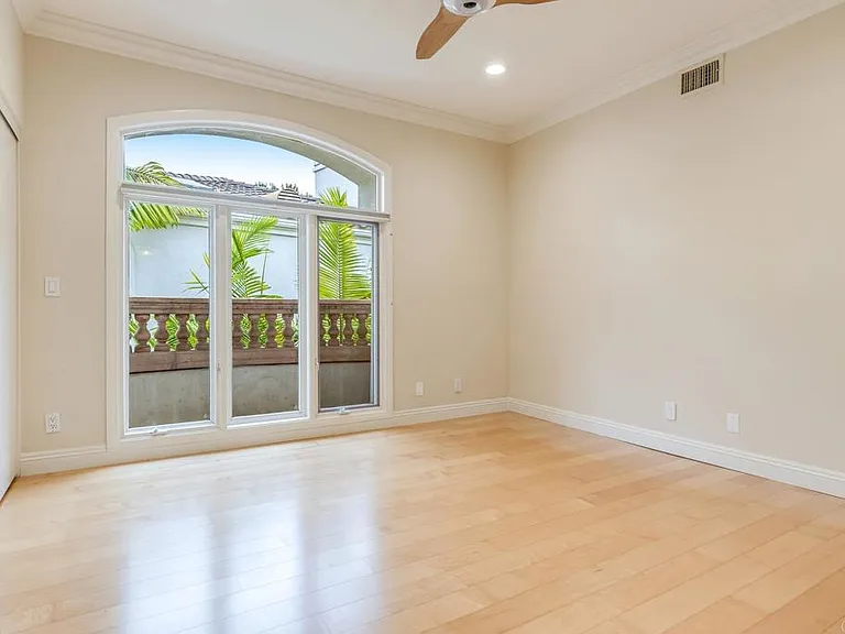 5370 Renaissance Ave — Photo 25