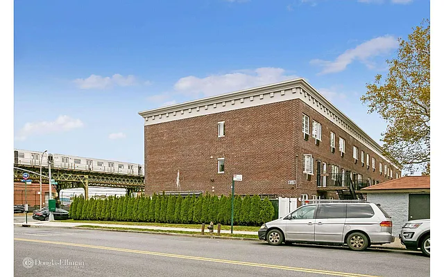 Sold by Douglas Elliman | media 29