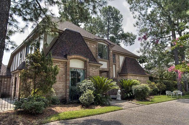 Exterior shot of 607 Rock Cove (selling for $365k)