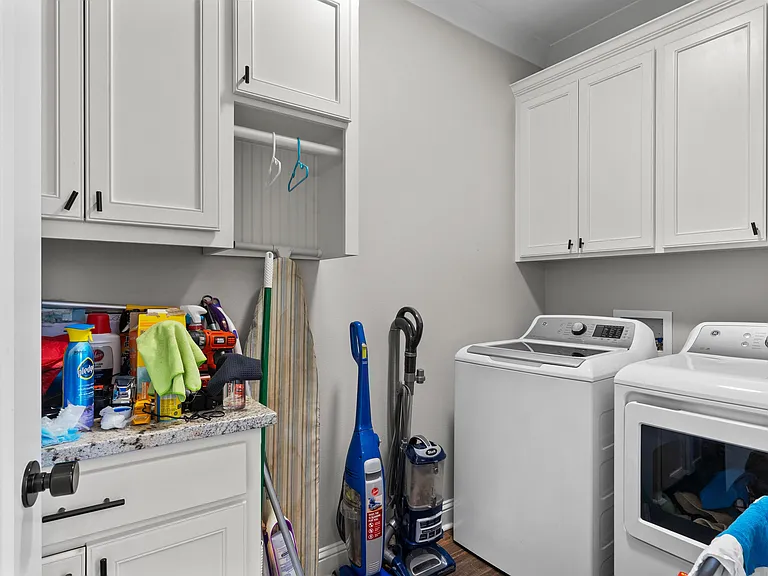 301 Rosedown Ln — Photo 24