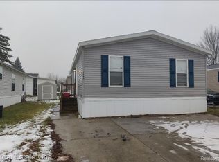 15990 Villaire Ave, Clinton Township, MI 48038
