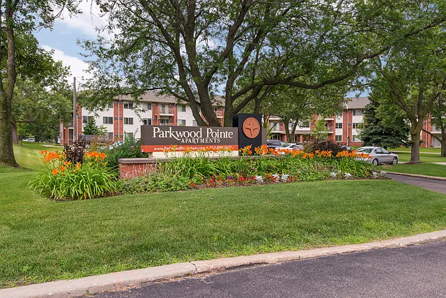 Parkwood Pointe Apartments