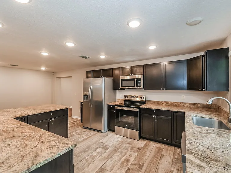 8109 Grampell Dr — Photo 6