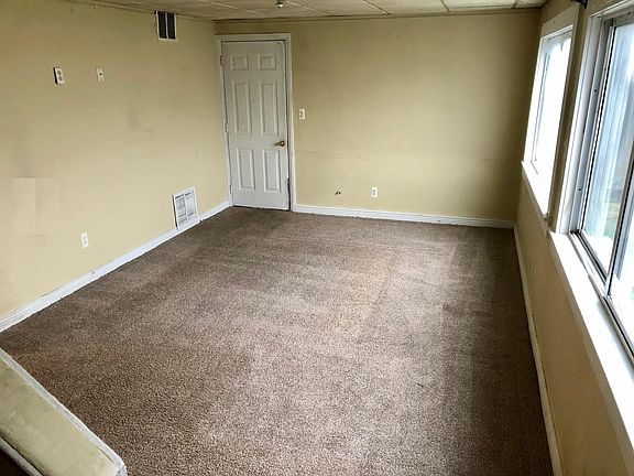 2nd image of 32220 Hillsdale Ct