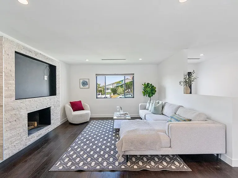 13940 Bermax Ave — Photo 8