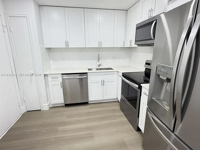 22605 SW 66th Ave #403 — Photo 3