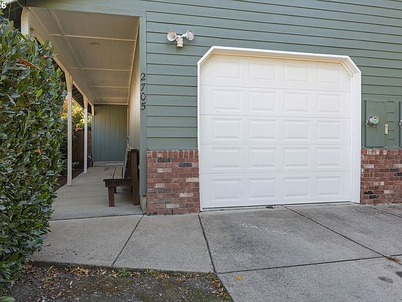 3rd image of 2703 Taito St
