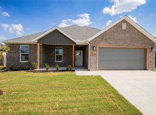 308 White Oak St, Gentry, AR 72734