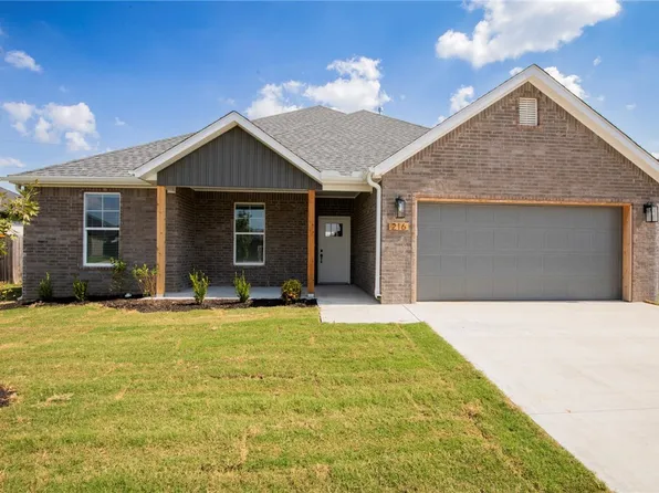 308 White Oak St, Gentry, AR 72734