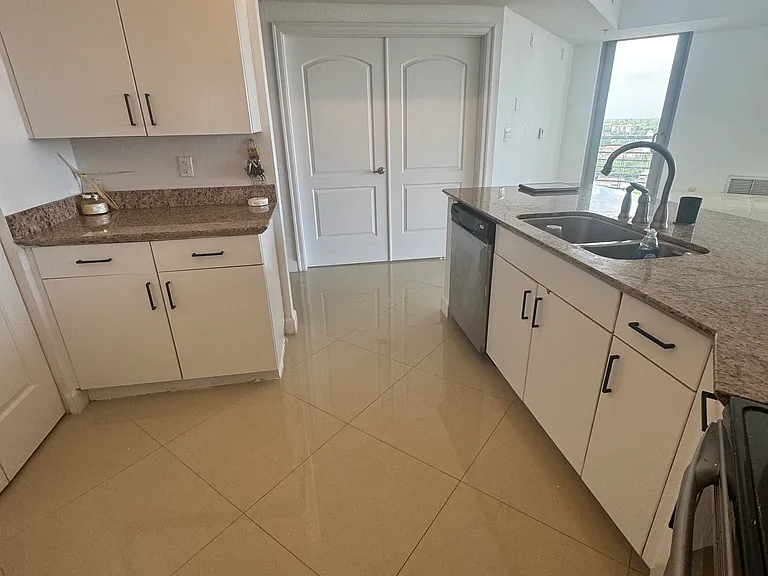 Radius Dr — Photo 17