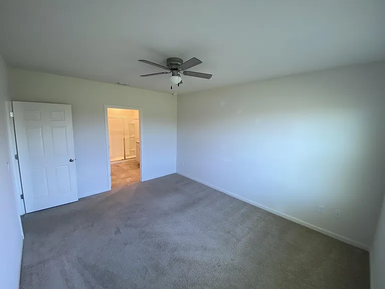 510 Old Country Rd S — Photo 8