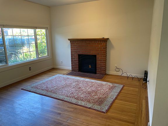 4th image of 14 Diane Ln