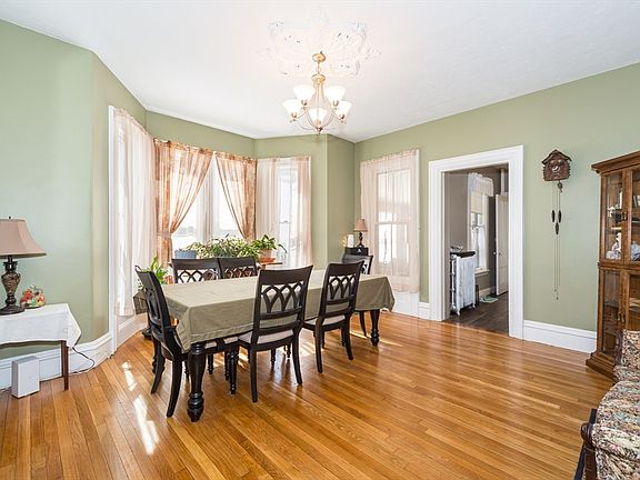 4th image of 52 Washington St