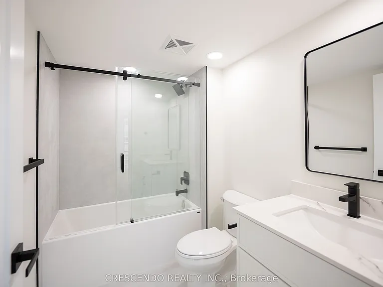 50 Eglinton Ave W #1006 — Photo 9