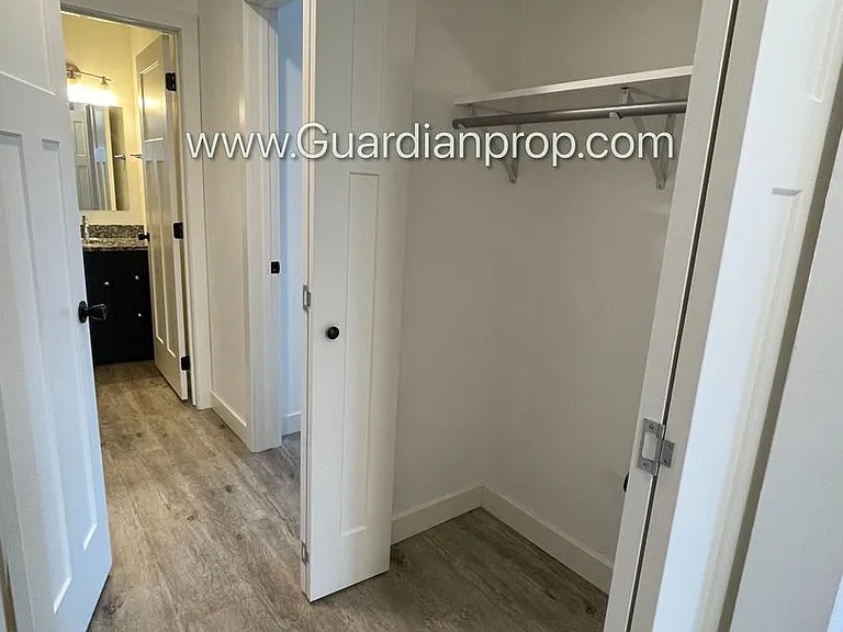 735 Tyler St NE #8 — Photo 8