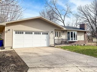 1621 Robin Rd, Brookings, SD 57006