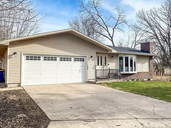 1621 Robin Rd, Brookings, SD 57006