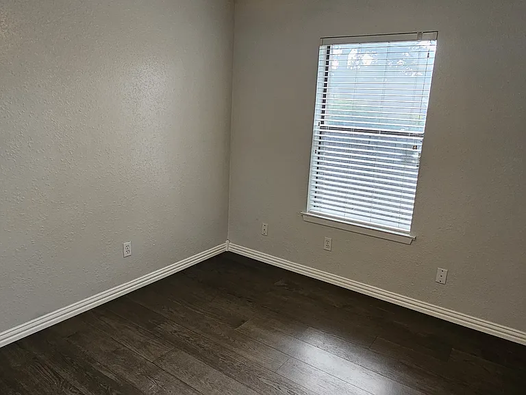 416 Thorn Wood Dr — Photo 10