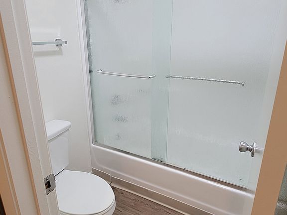 4th image of 3841 Franklin Ave #25