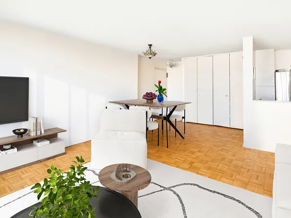 555 Main Street image 4 of 13