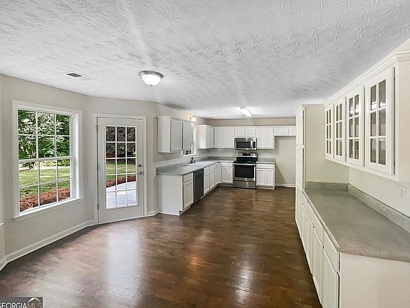 2nd image of 834 Winding Grove Ln