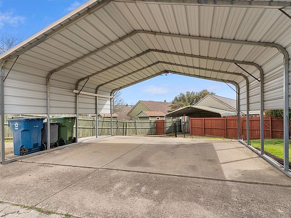 3rd image of 217 Teakwood Ln